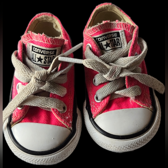 Converse Kids Vibrant Pink Sneakers - Picture 1 of 4